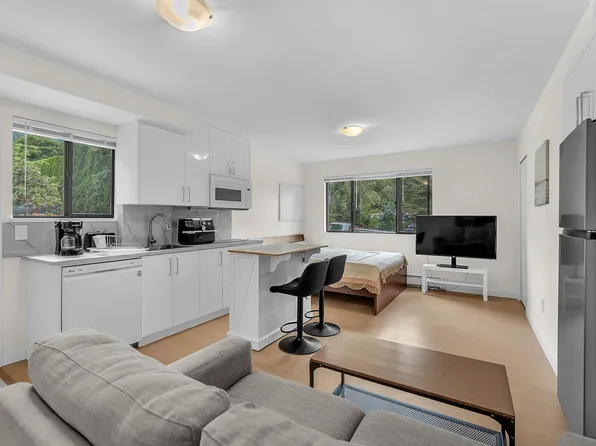 3 Saint Andrews Ave, North Vancouver, BC V7N 1Y9