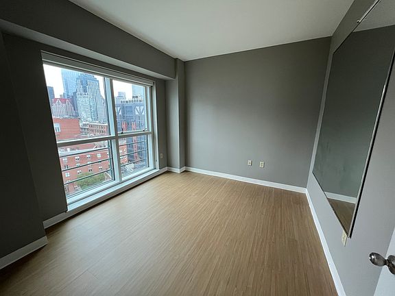5th image of 1 Nassau St Unit 1401