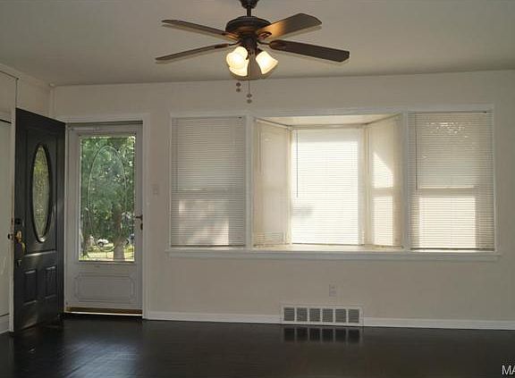 3rd image of 4156 Davis St