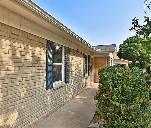 3rd image of 2502 Glenwood Dr