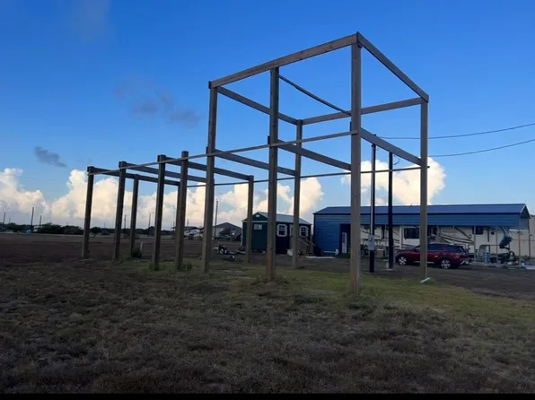 34 Kingfish Ln, Palacios, TX 77465