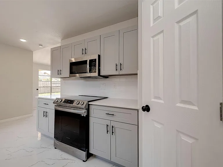 12055 Fairpoint Dr — Photo 36