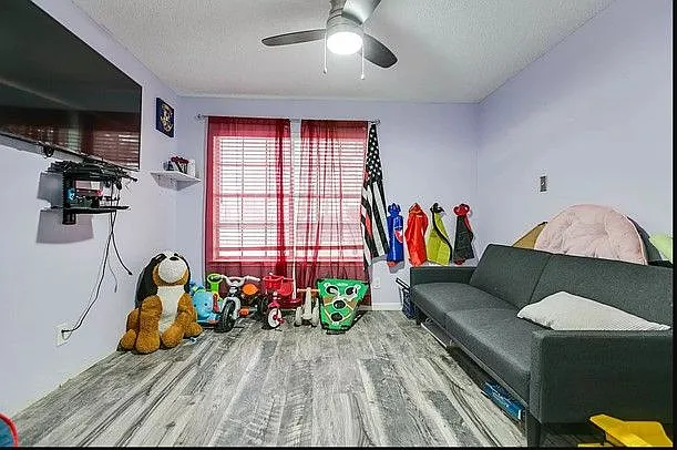 3814 Butterfield Rd — Photo 11