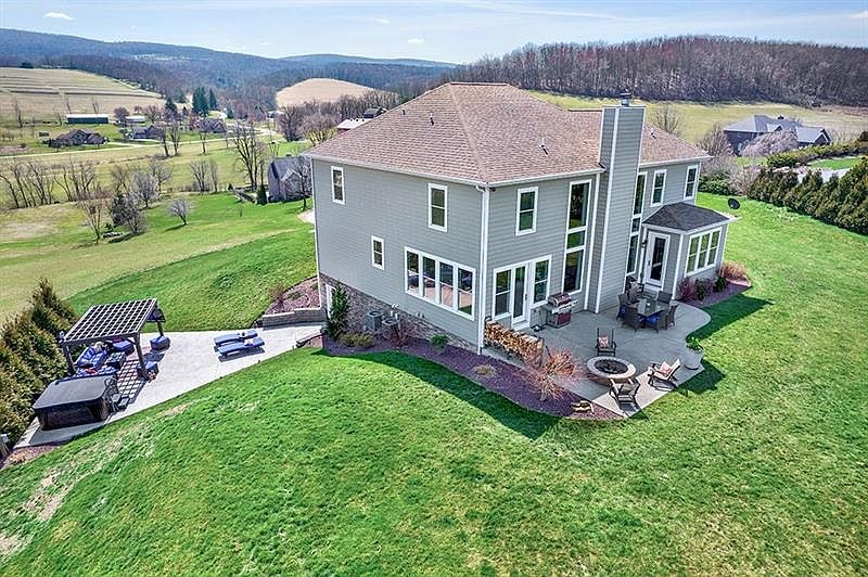2107 Tartan Ct, Latrobe, PA 15650 Zillow