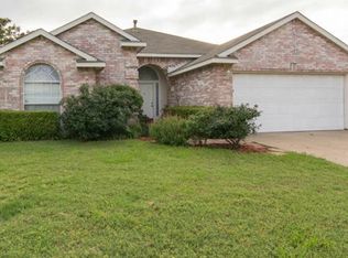 4345 Fairmont Dr, Grand Prairie, TX 75052