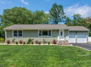 3 Alyson Dr, Fairfield, NJ 07004