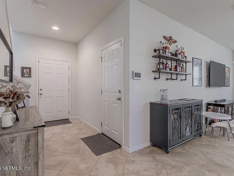 14024 Corrine Cir — Photo 8