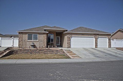 Stucco/Vinyl Exterior