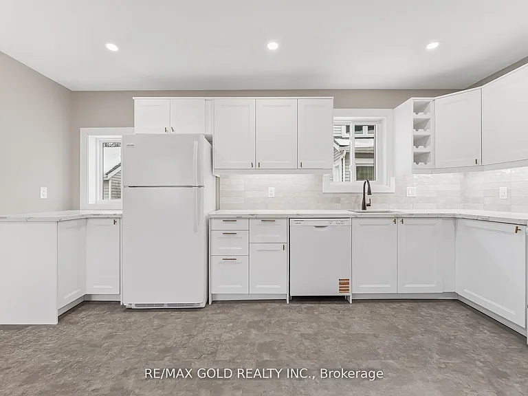 4445 Simcoe St — Photo 18