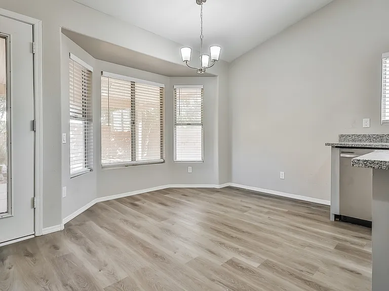 1442 W Orchid Ln — Photo 4