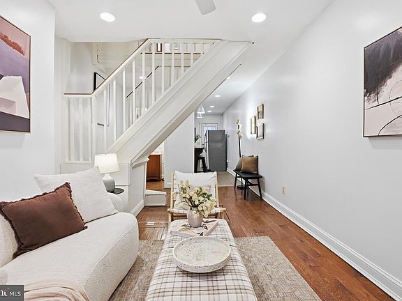 4th image of 2736 Fox St