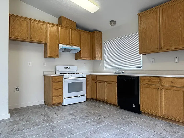 614 Barbara Ct — Photo 9