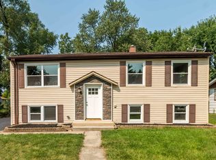 6680 Peach Tree St, Hanover Park, IL 60133