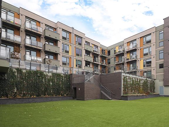 5th image of 925 Leon Ave #315
