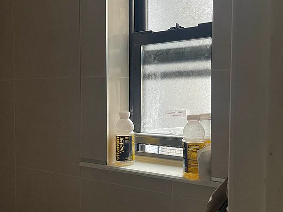 5th image of 314 E 41st St APT 606B