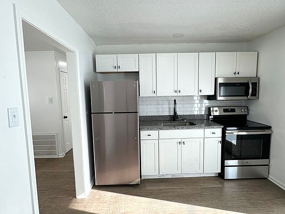 2nd image of 306 N Jackson St #15