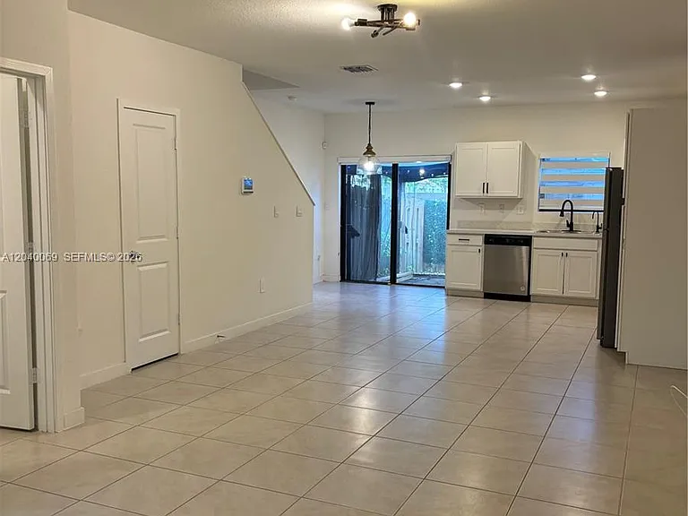 105 NE 3rd Ct — Photo 2