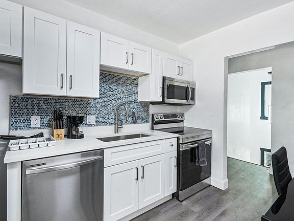 4th image of 209 W Gladys St #1
