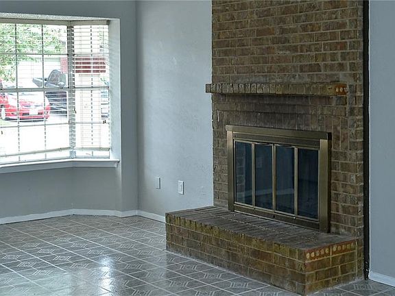 4th image of 2919 Southern Cross Dr