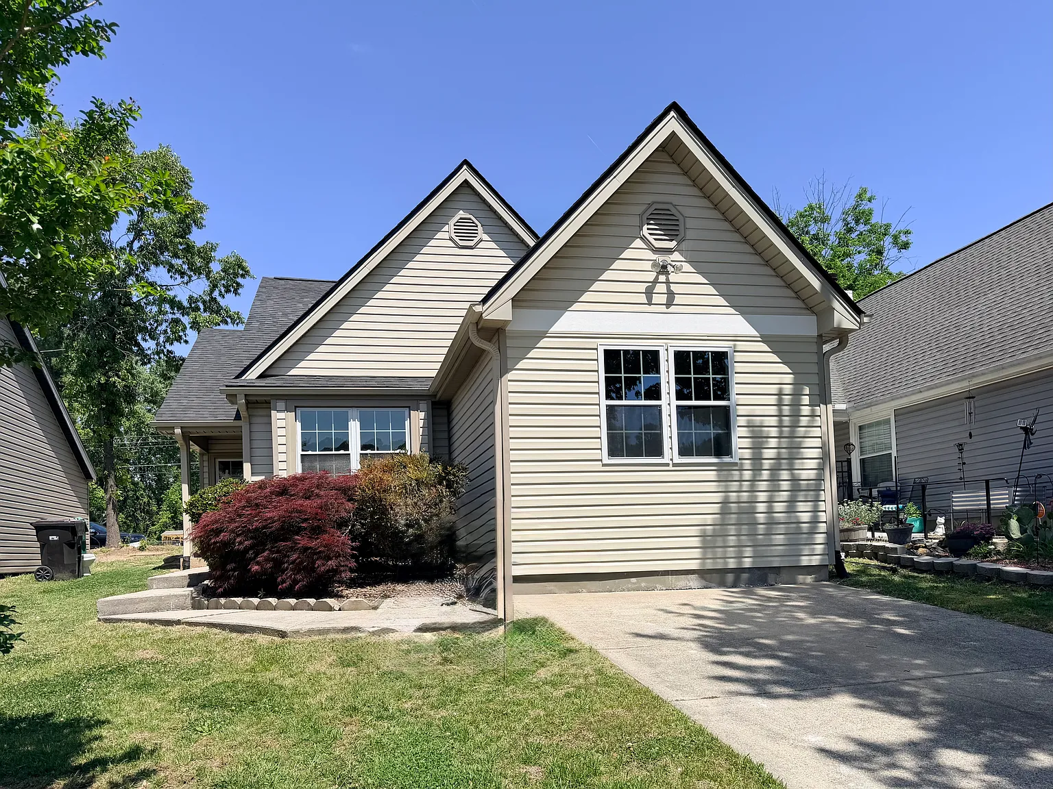 3 bed, 1200 sqft, $1,850 — Photo 1
