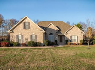 637 Spring Haven Dr, Randleman, NC 27317