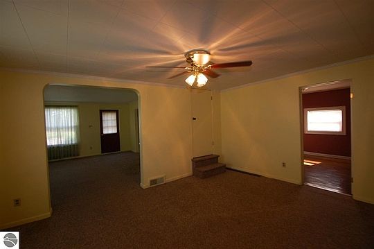 4th image of 104 W Wright St