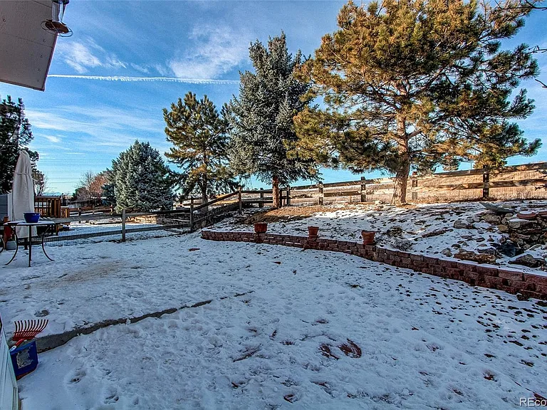 23527 Broadmoor Dr — Photo 36