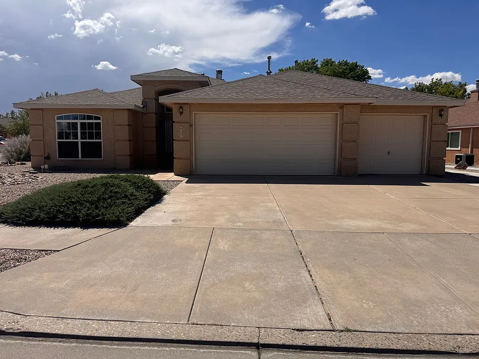 9701 Tapatio Dr NW
