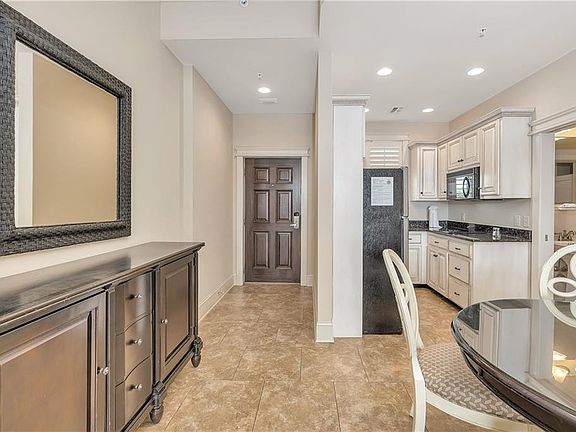 2nd image of 1015 Beachview Dr #306