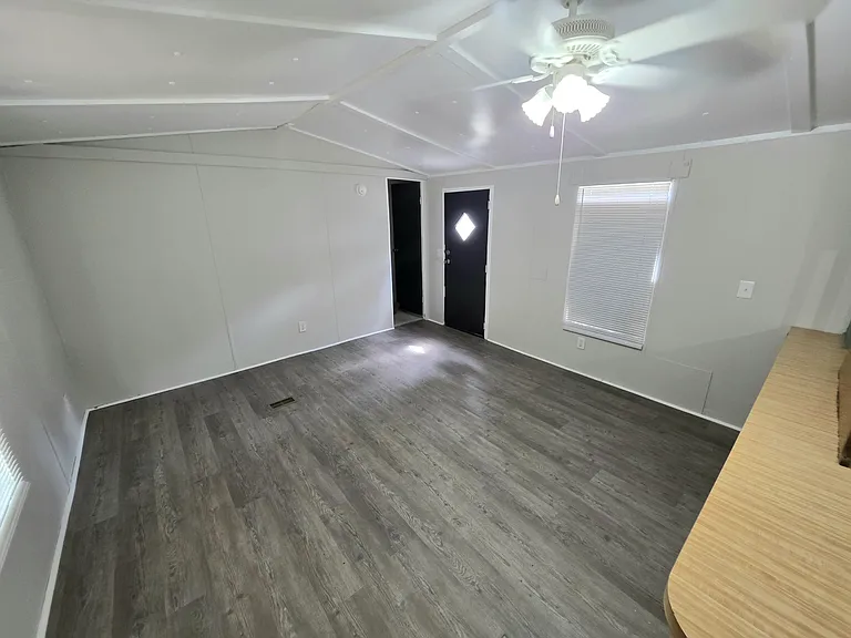 103 Dee St — Photo 2