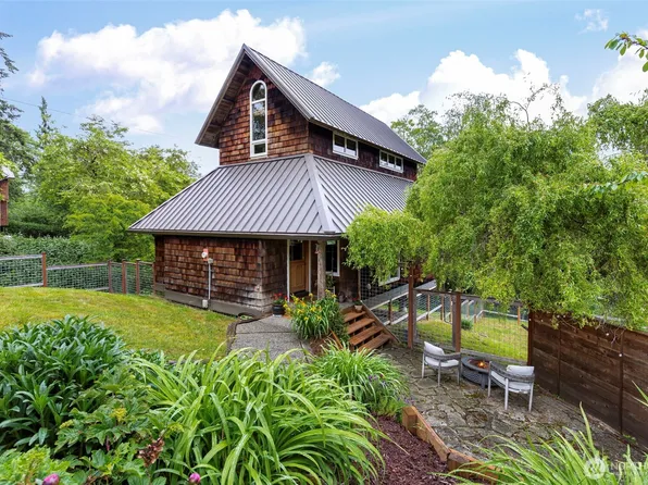 4710 New Sweden Avenue NE, Bainbridge Island, WA 98110
