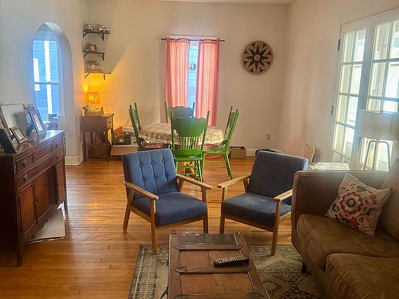 4th image of 127 Alta Vista Ave