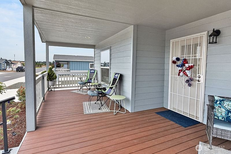 5th image of 894 N Iris Avenue