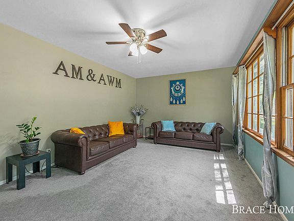 3rd image of 3930 Collingwood Ave SW