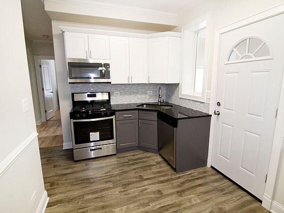 4th image of 2107 W Eastwood Ave #2B