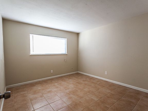 5th image of 1050 Grand Ave APT B