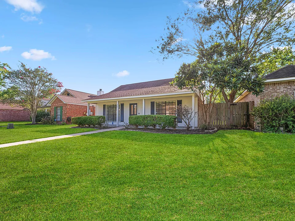 561 Fawn Lake Dr