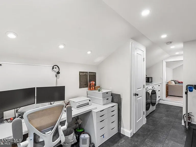 301 Westwood Dr — Photo 25