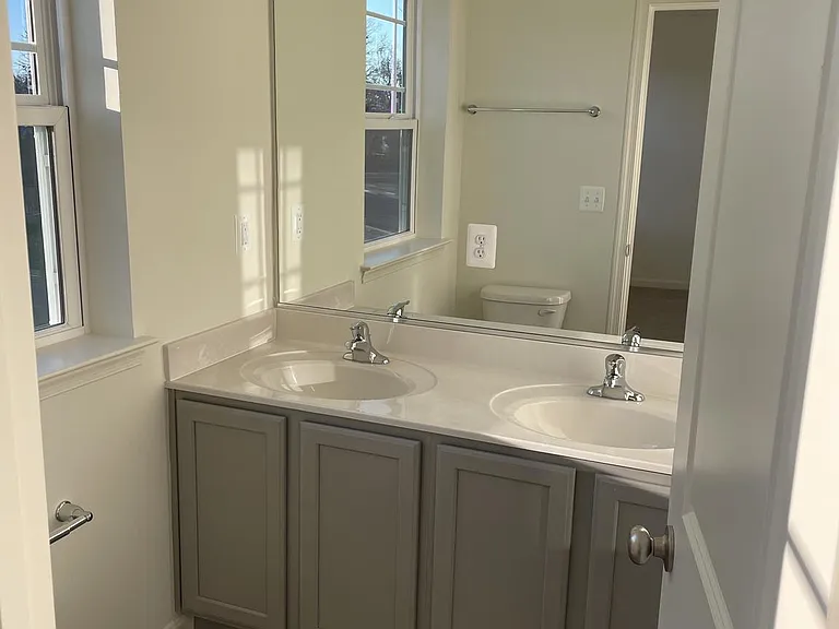 377 Hackley Dr — Photo 9