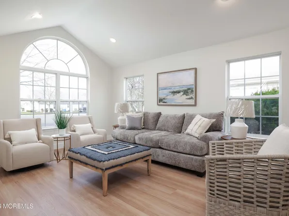 2425 Woodbine Lane, Toms River, NJ 08755