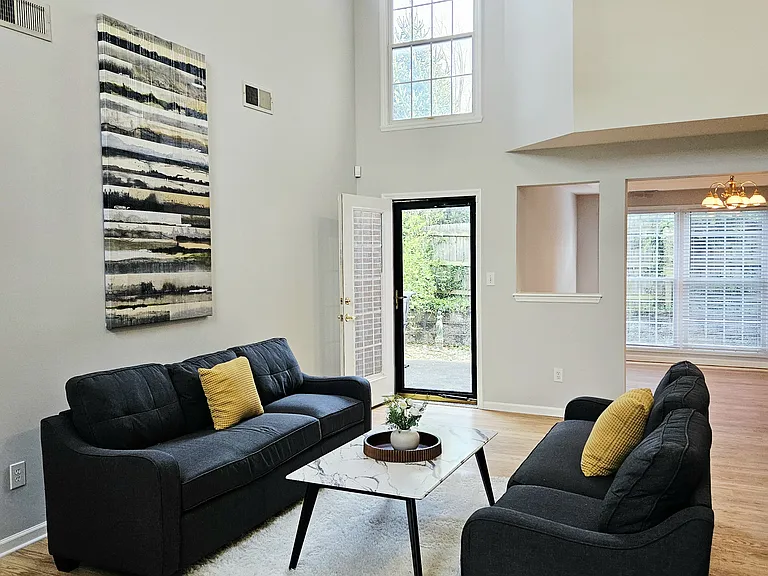 2216 Burns Ct — Photo 3