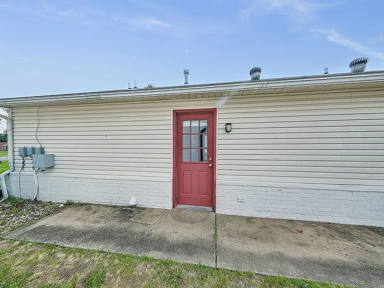 102 NW Park St #1 — Photo 16