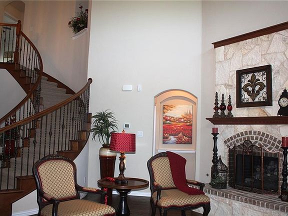 3rd image of 520 Royal Glade Dr