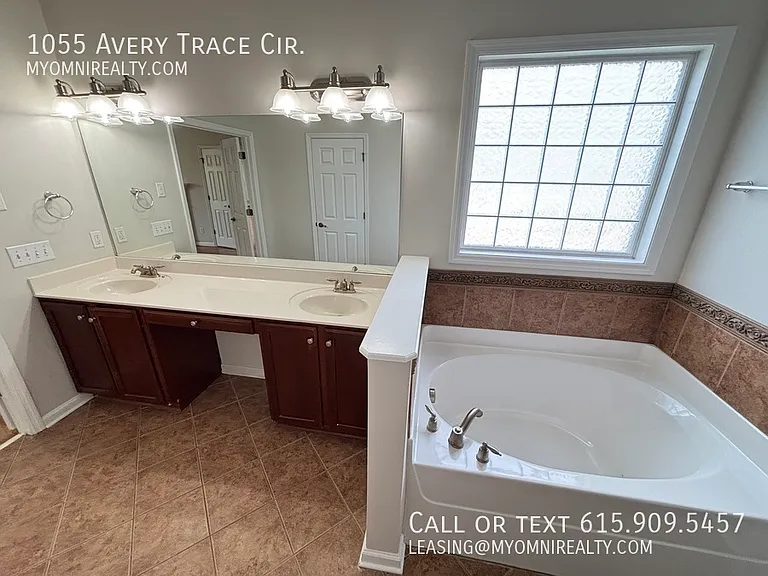 1055 Avery Trace Cir — Photo 18