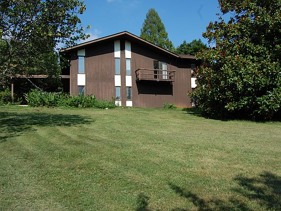 3rd image of 301 Seven Oaks Dr
