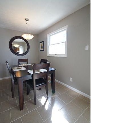 5th image of 907 Vegas Dr