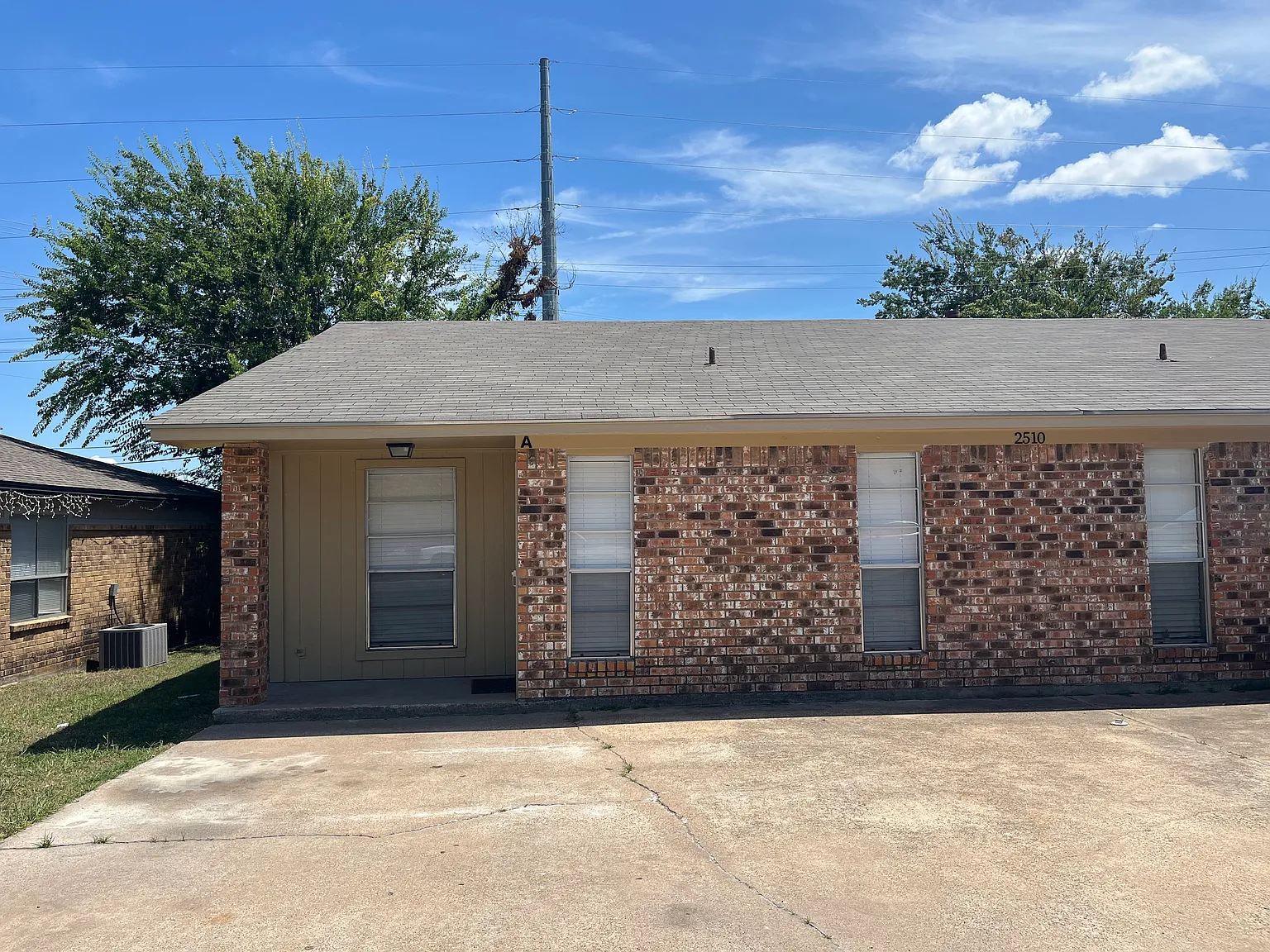 2 bed, 1.5 bath, 932 sqft, $1,100 — Photo 1