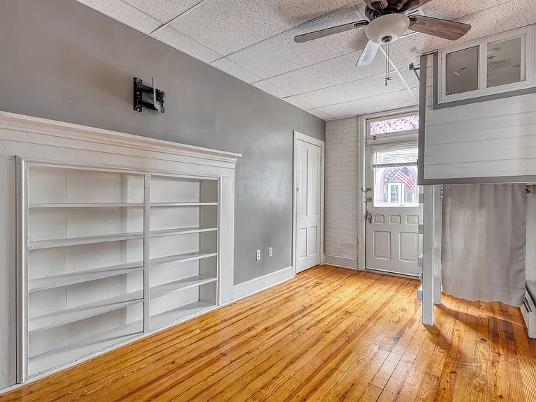 42 E Locust St — Photo 11