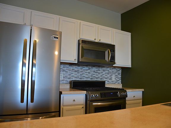 5th image of 5570 Centre Ave APT 203