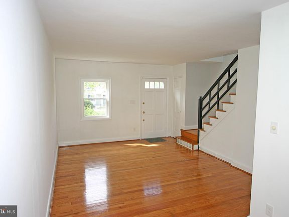 2nd image of 439 Mount Vernon Ave